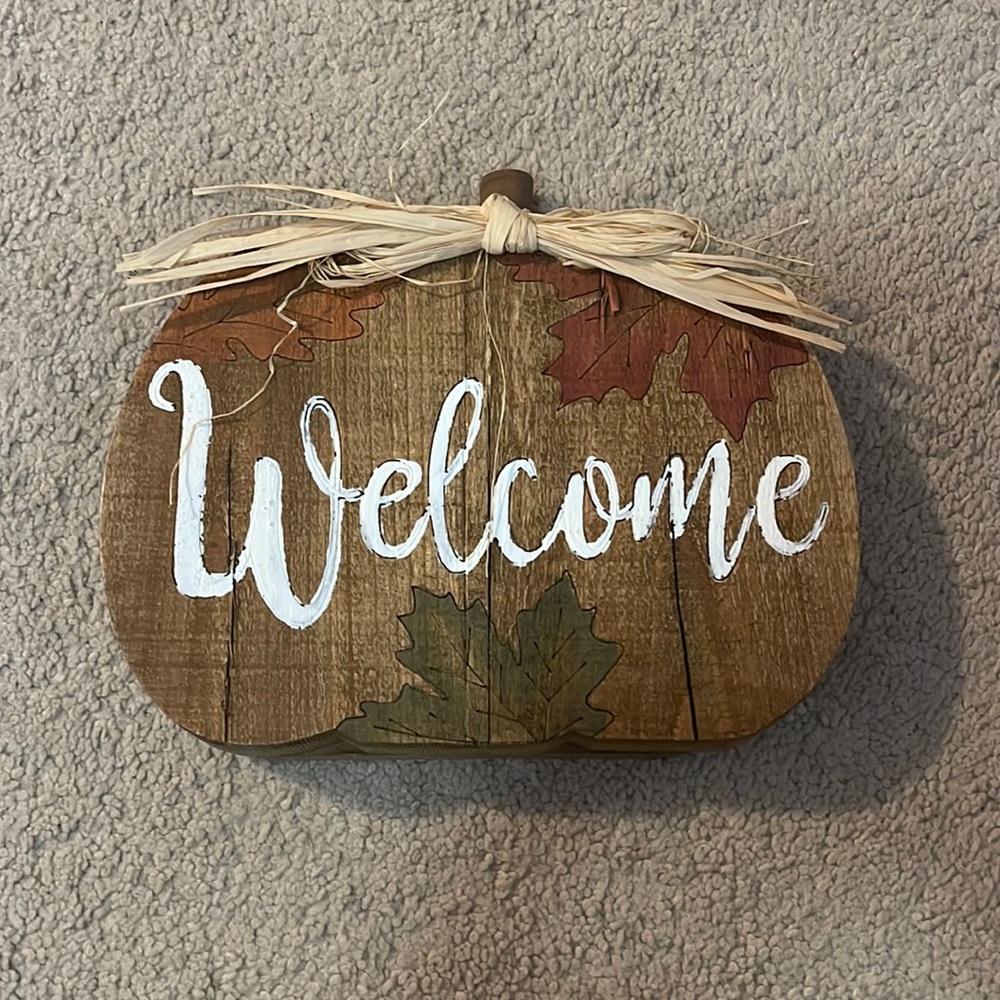 “Welcome” Fall Sign